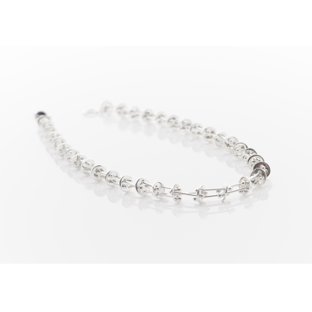 A silver contemporary necklace that is a fresh alternative to the conventional chain necklace. This necklace will perfectly match any outfit. Intriguing and innovative design by Yen Jewellery, London